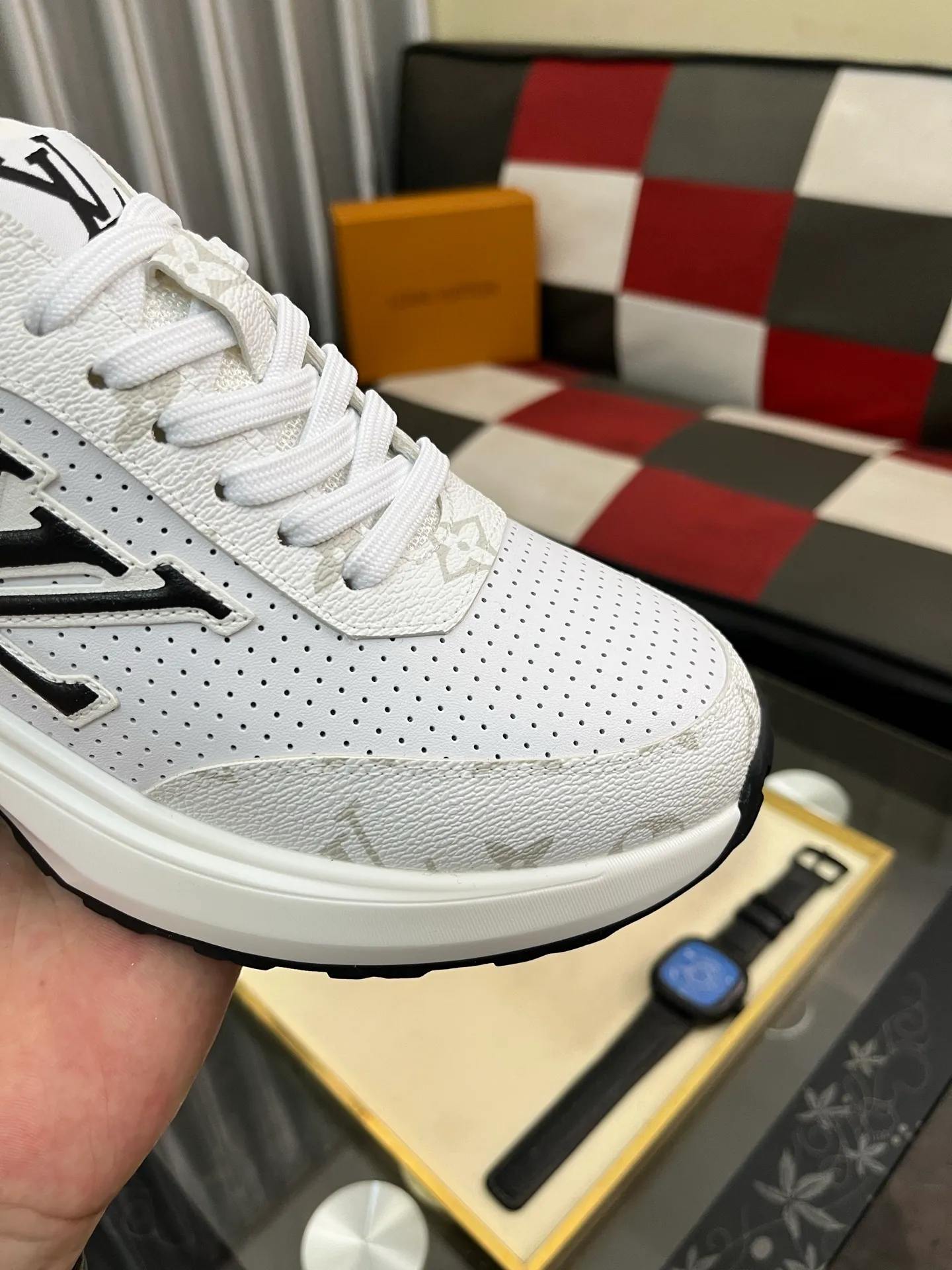 Men's shoes 💰458⌚️⌚️【LOUlS VUlTTON】Louis Vuitton ~ unique and casual style. LV counter purchasing 🏃casual shoes😍😍 Men's 2022 counters are on sale simultaneously, Italian imported brands select first-layer Italian cowhide. 🐑Sheepskin lining (refuses to discolor and rub feet) Sole: Original sole specially provided by the original factory 🎬Better in kind Size number: 38-443️⃣Colors available